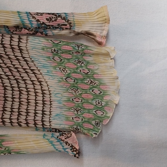 Kaely N-Max Cold Shoulder Blouse - Picture 4 of 4